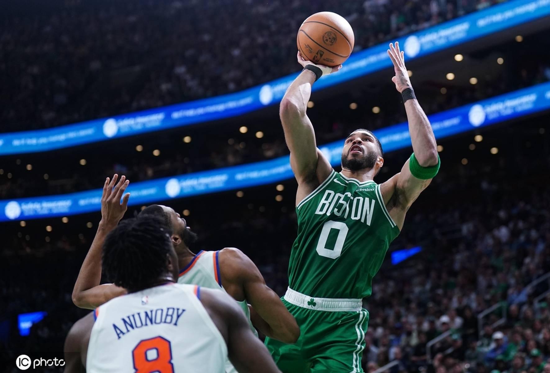 爱游戏平台-关于重要助攻引发热议！，塔图姆在美国队比赛中重要助攻赛场气氛高涨的信息