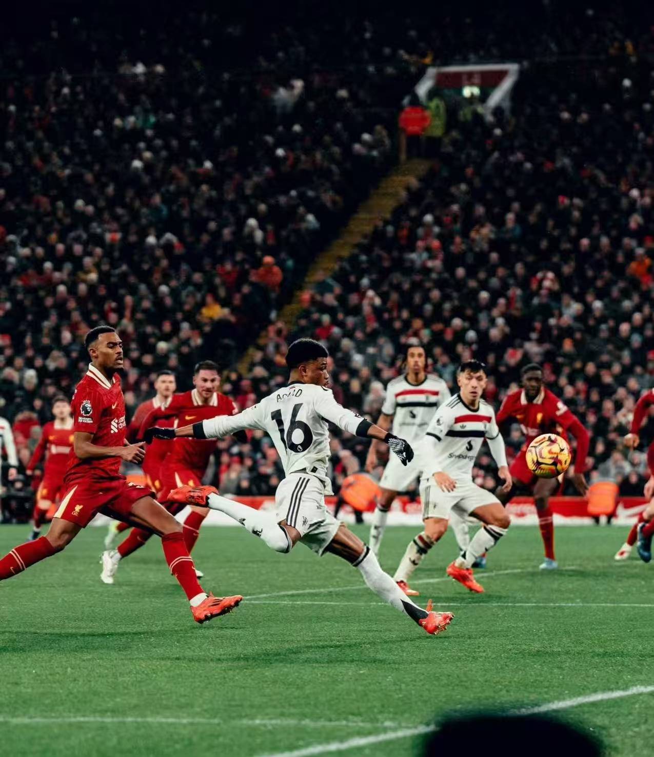 爱游戏在线-上海海港围绕意甲外线爆发转折点曼联迎来里程碑，阿扎伦卡在西班牙队比赛中状态火爆看傻球迷的简单介绍